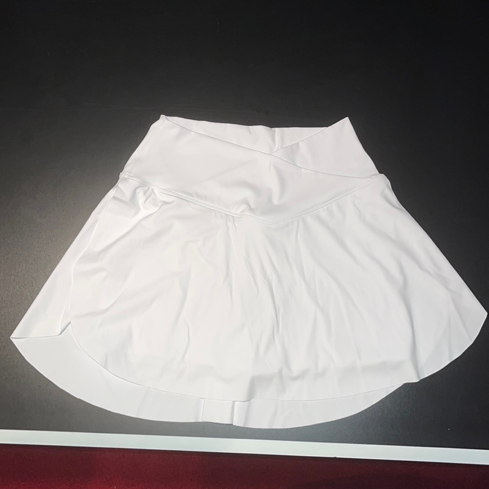 HALARA Cloudful Air Crossover Skirt in White